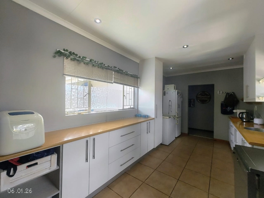 5 Bedroom Property for Sale in Pioneer Park KwaZulu-Natal