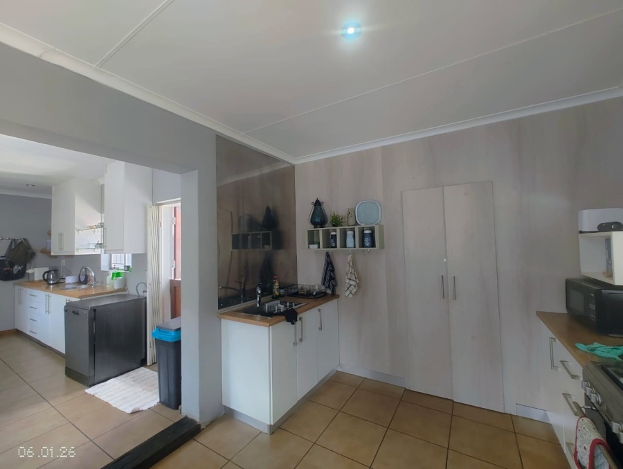 5 Bedroom Property for Sale in Pioneer Park KwaZulu-Natal