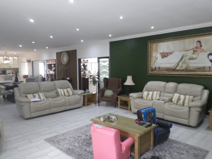 4 Bedroom Property for Sale in Umtentweni KwaZulu-Natal