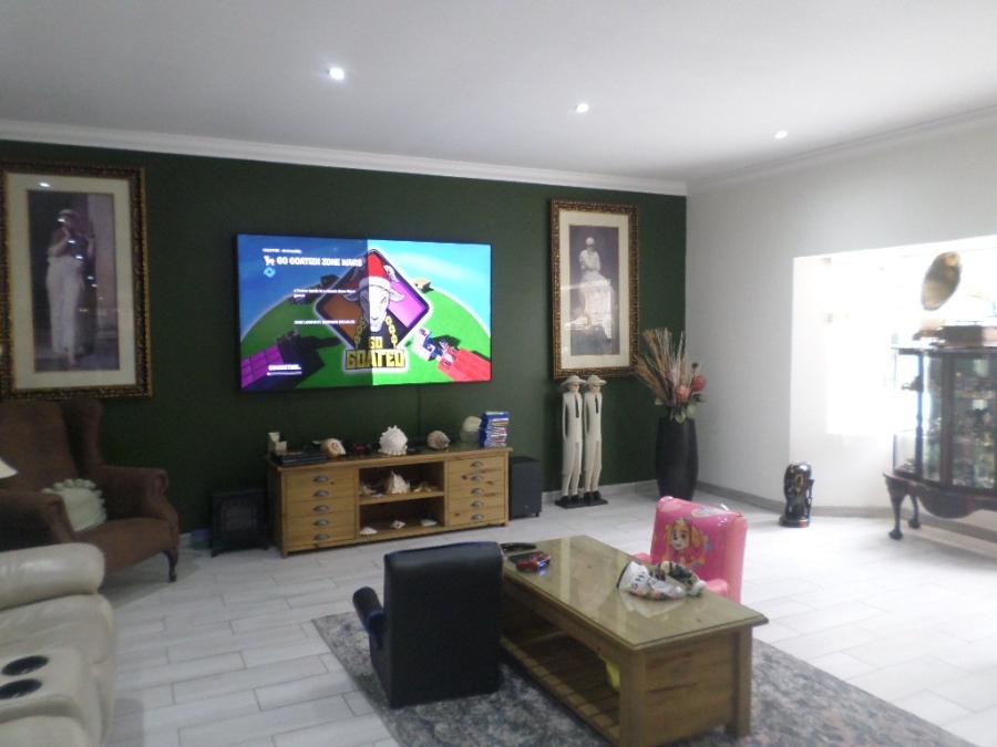 4 Bedroom Property for Sale in Umtentweni KwaZulu-Natal