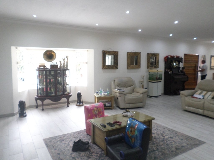 4 Bedroom Property for Sale in Umtentweni KwaZulu-Natal