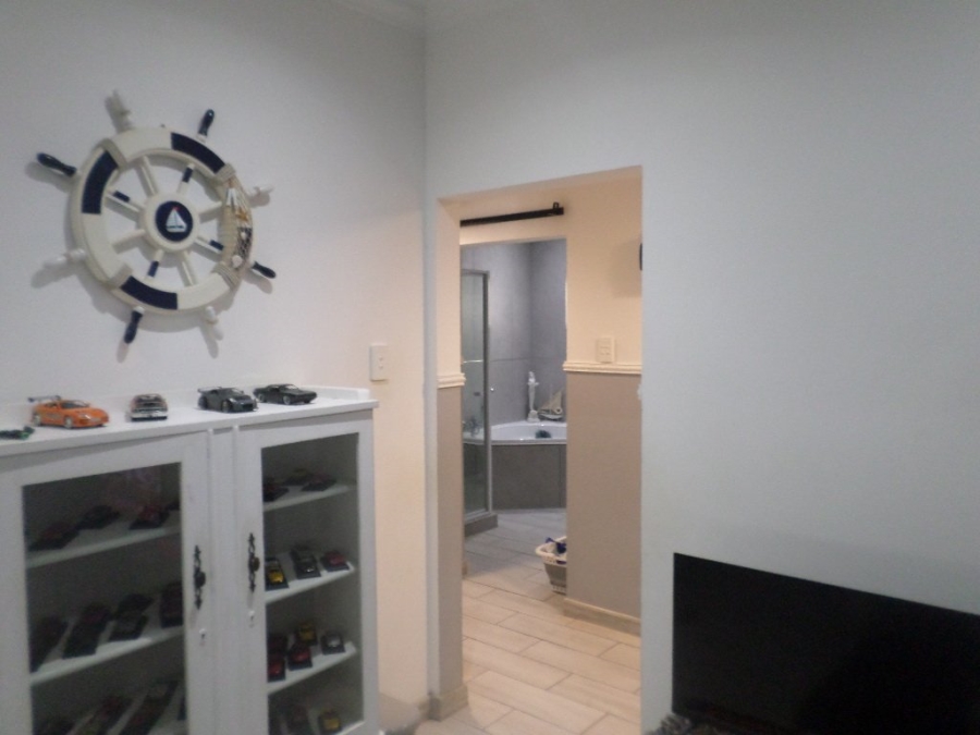 4 Bedroom Property for Sale in Umtentweni KwaZulu-Natal