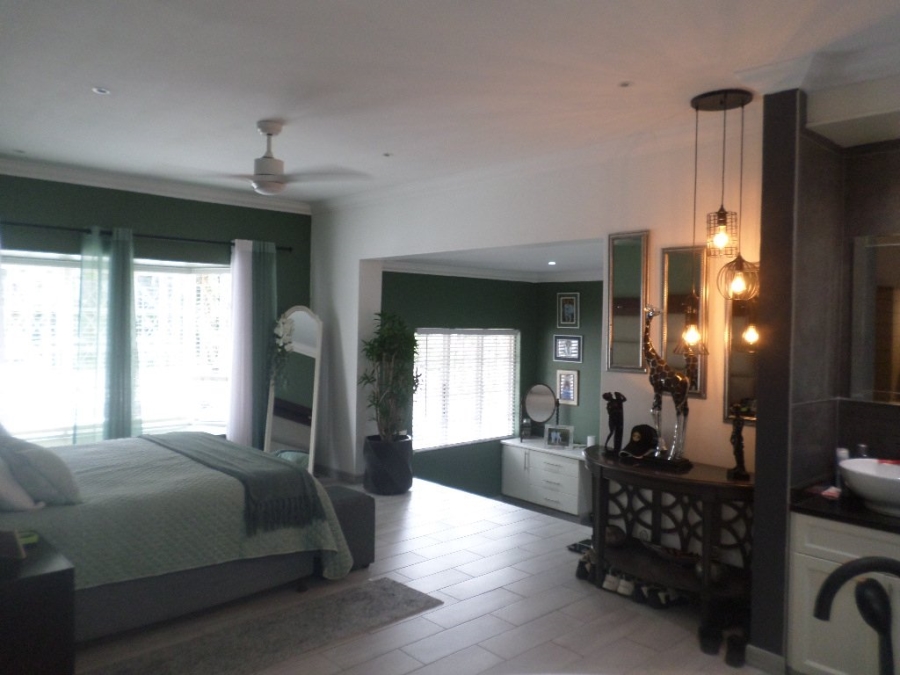 4 Bedroom Property for Sale in Umtentweni KwaZulu-Natal