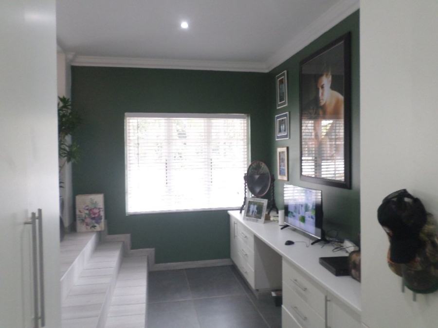 4 Bedroom Property for Sale in Umtentweni KwaZulu-Natal