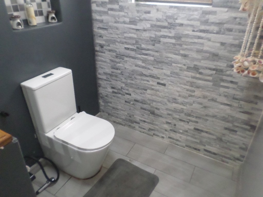 4 Bedroom Property for Sale in Umtentweni KwaZulu-Natal