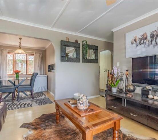 To Let 3 Bedroom Property for Rent in Crestview KwaZulu-Natal