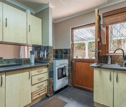 To Let 3 Bedroom Property for Rent in Crestview KwaZulu-Natal