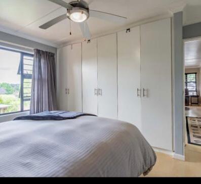 To Let 3 Bedroom Property for Rent in Crestview KwaZulu-Natal