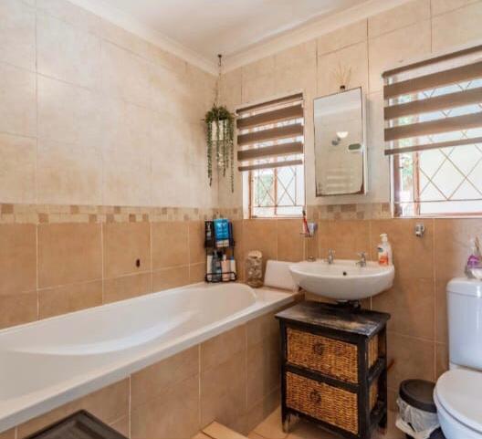 To Let 3 Bedroom Property for Rent in Crestview KwaZulu-Natal