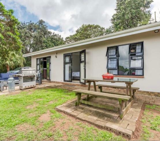 To Let 3 Bedroom Property for Rent in Crestview KwaZulu-Natal