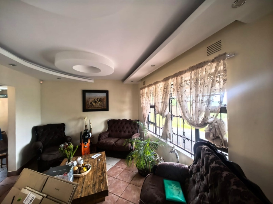 5 Bedroom Property for Sale in La Mercy KwaZulu-Natal