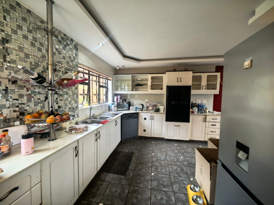 5 Bedroom Property for Sale in La Mercy KwaZulu-Natal