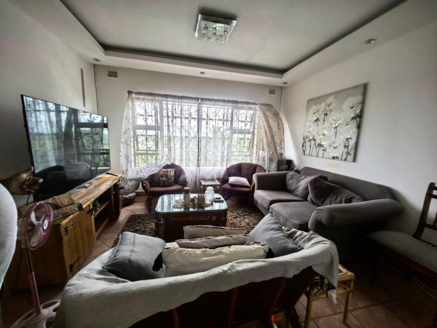 5 Bedroom Property for Sale in La Mercy KwaZulu-Natal