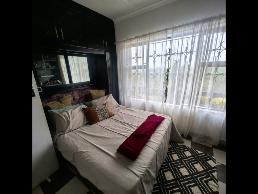 5 Bedroom Property for Sale in La Mercy KwaZulu-Natal