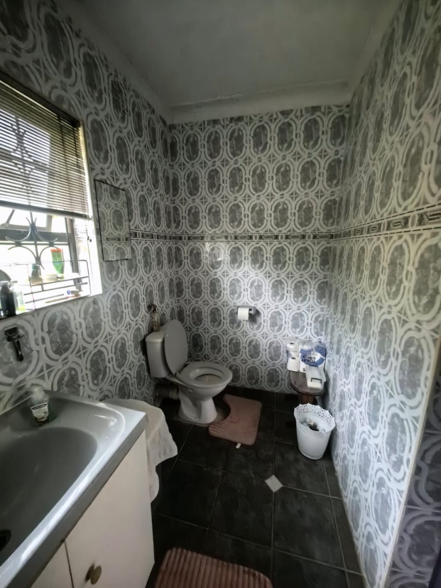 5 Bedroom Property for Sale in La Mercy KwaZulu-Natal