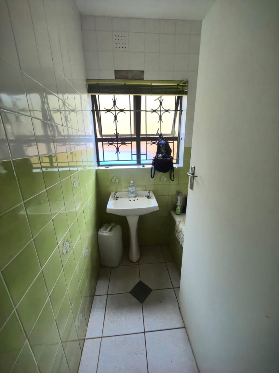 5 Bedroom Property for Sale in La Mercy KwaZulu-Natal