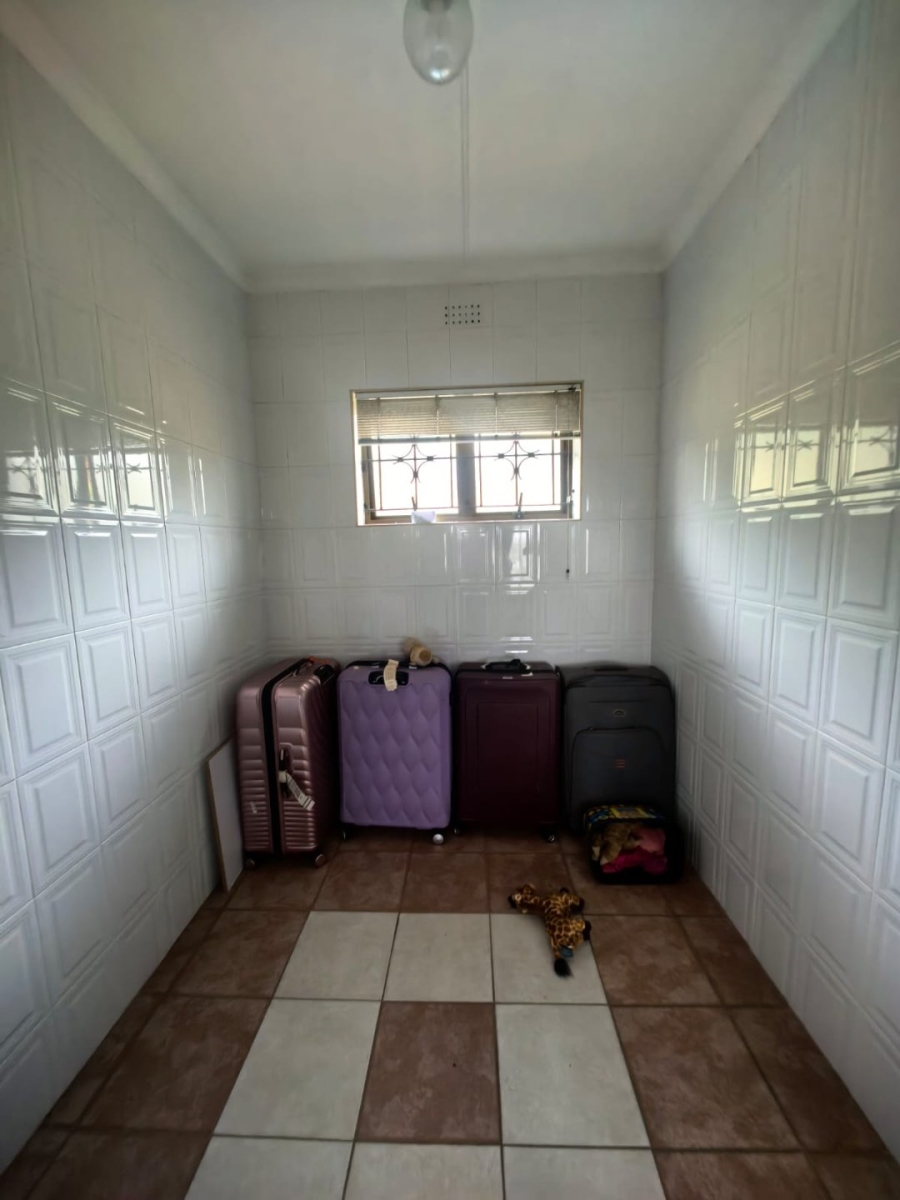 5 Bedroom Property for Sale in La Mercy KwaZulu-Natal