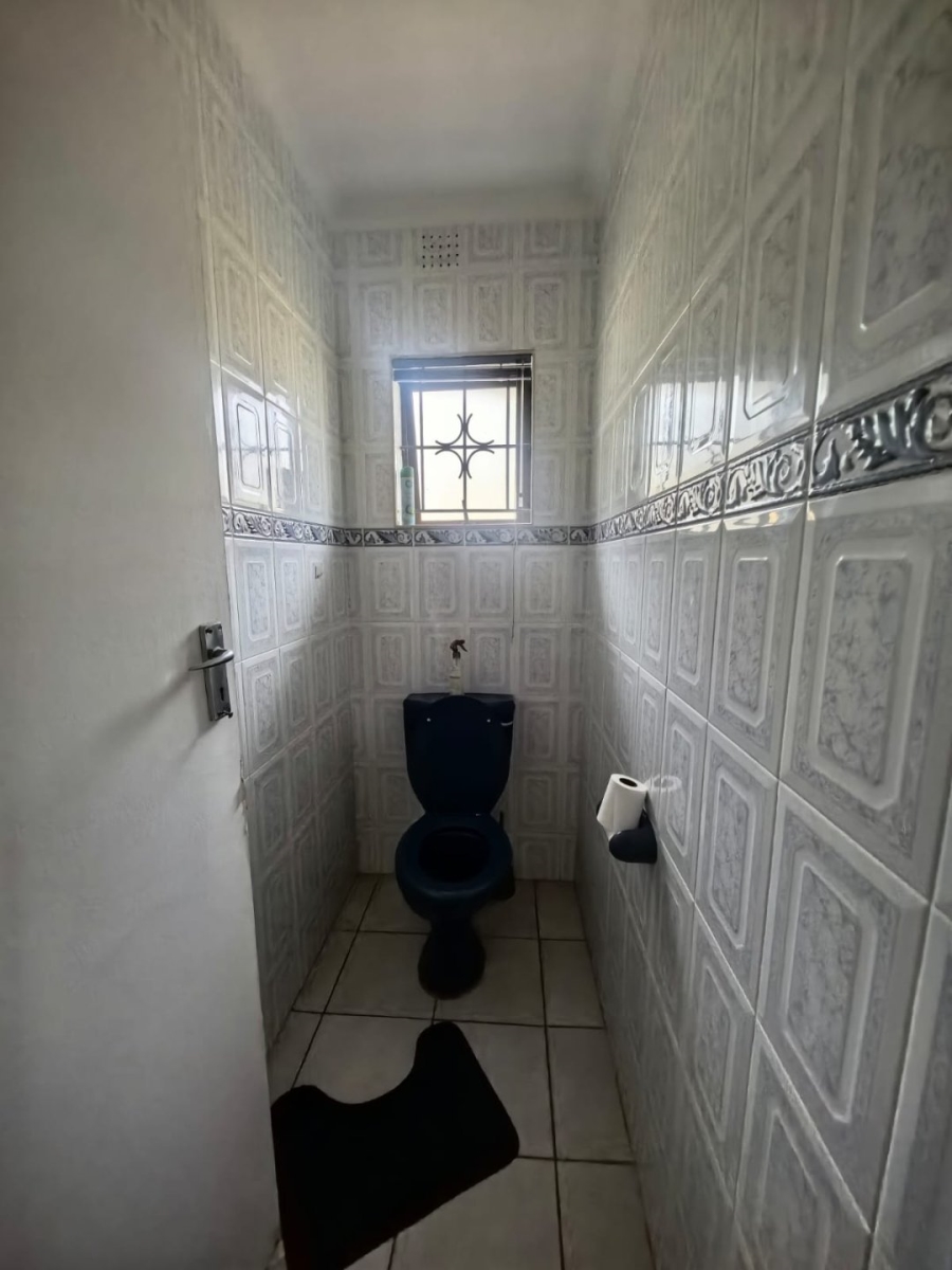 5 Bedroom Property for Sale in La Mercy KwaZulu-Natal