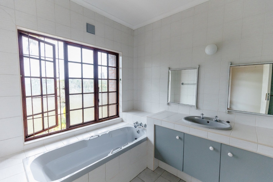 3 Bedroom Property for Sale in Umtentweni KwaZulu-Natal