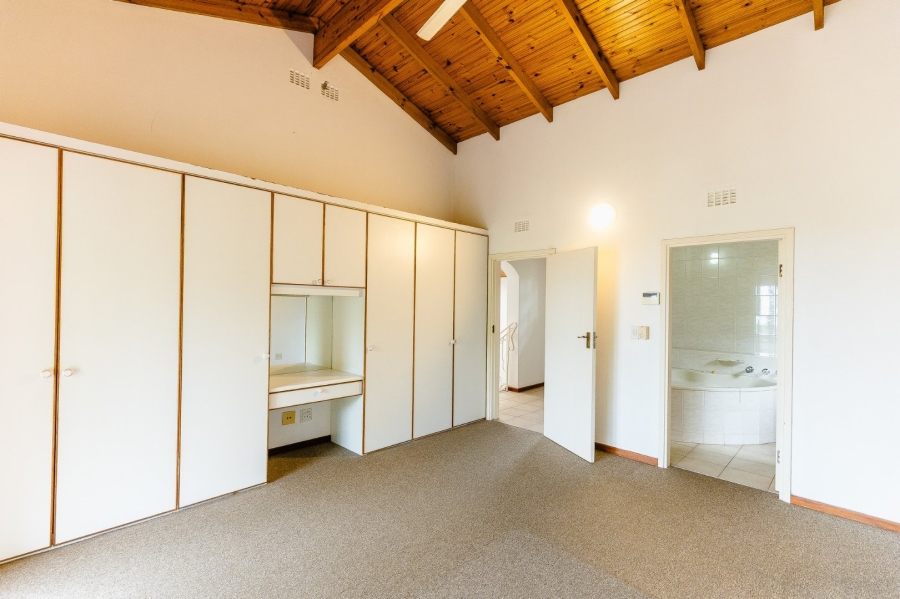 3 Bedroom Property for Sale in Umtentweni KwaZulu-Natal