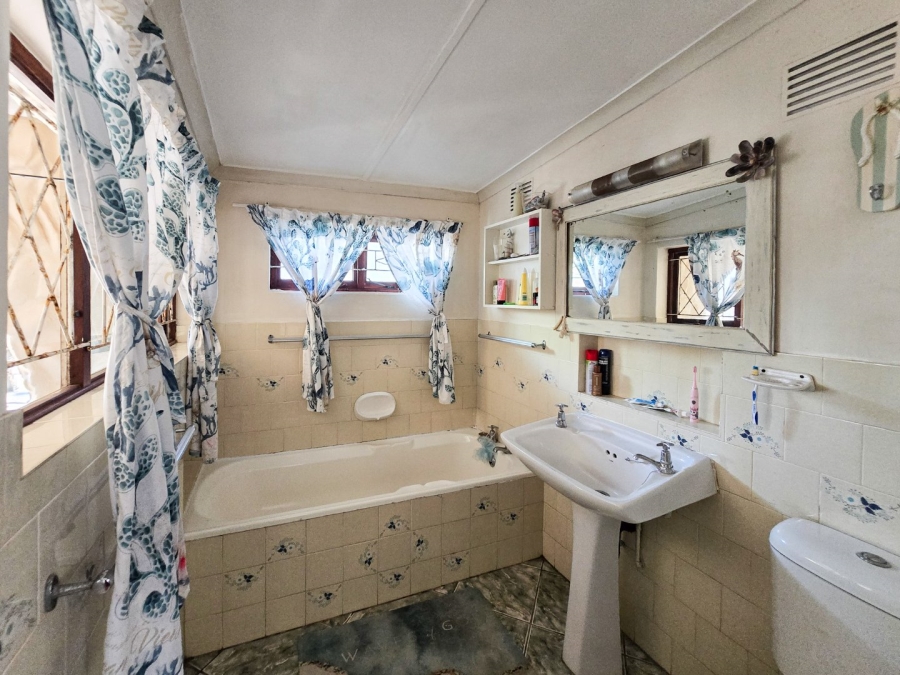 3 Bedroom Property for Sale in Uvongo KwaZulu-Natal