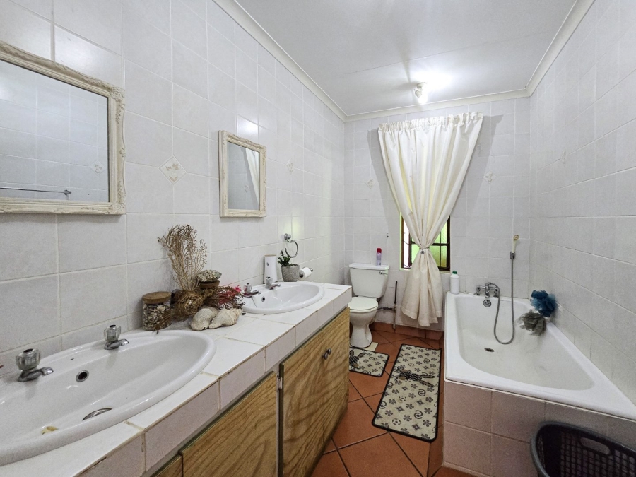 3 Bedroom Property for Sale in Uvongo KwaZulu-Natal