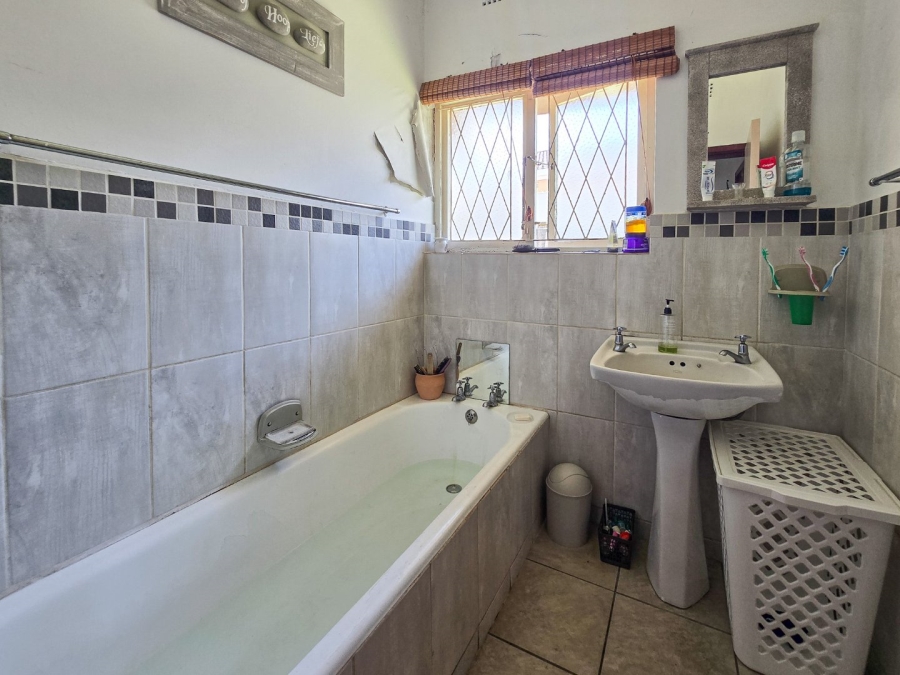4 Bedroom Property for Sale in Uvongo KwaZulu-Natal