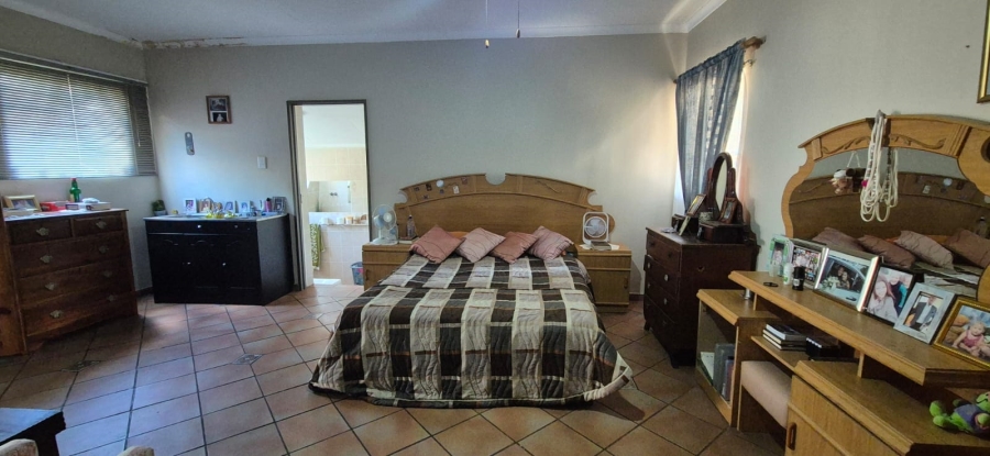 5 Bedroom Property for Sale in Pioneer Park KwaZulu-Natal