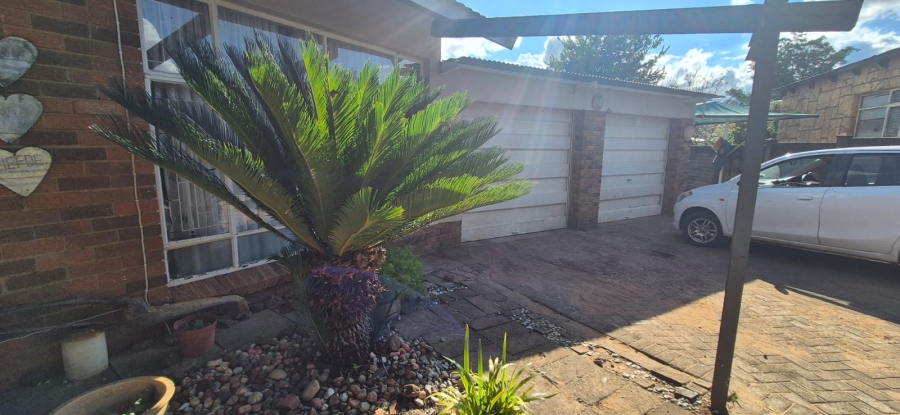 5 Bedroom Property for Sale in Pioneer Park KwaZulu-Natal