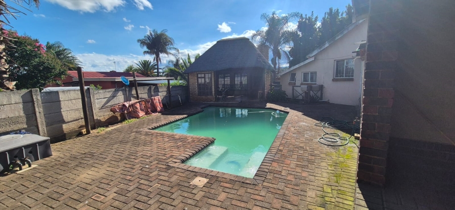 5 Bedroom Property for Sale in Pioneer Park KwaZulu-Natal
