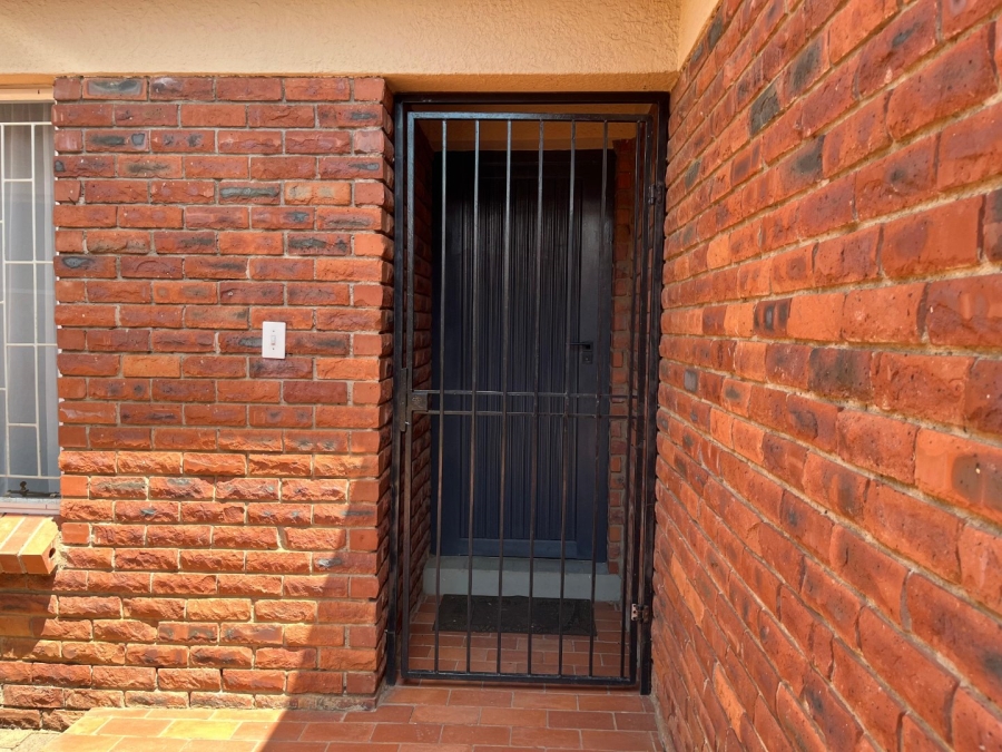 2 Bedroom Property for Sale in Huttenheights KwaZulu-Natal
