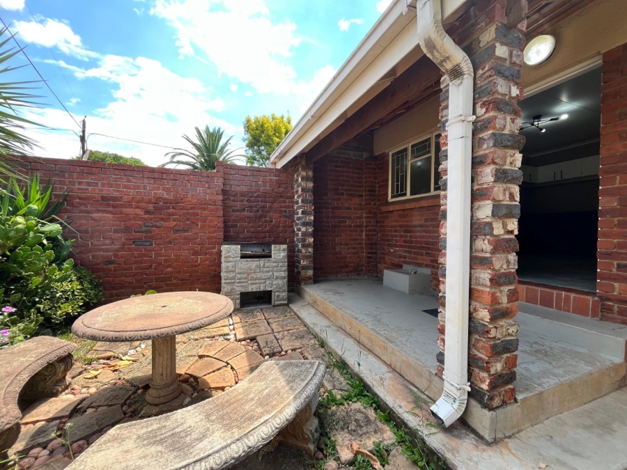 2 Bedroom Property for Sale in Huttenheights KwaZulu-Natal