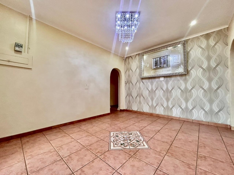 4 Bedroom Property for Sale in Huttenheights KwaZulu-Natal