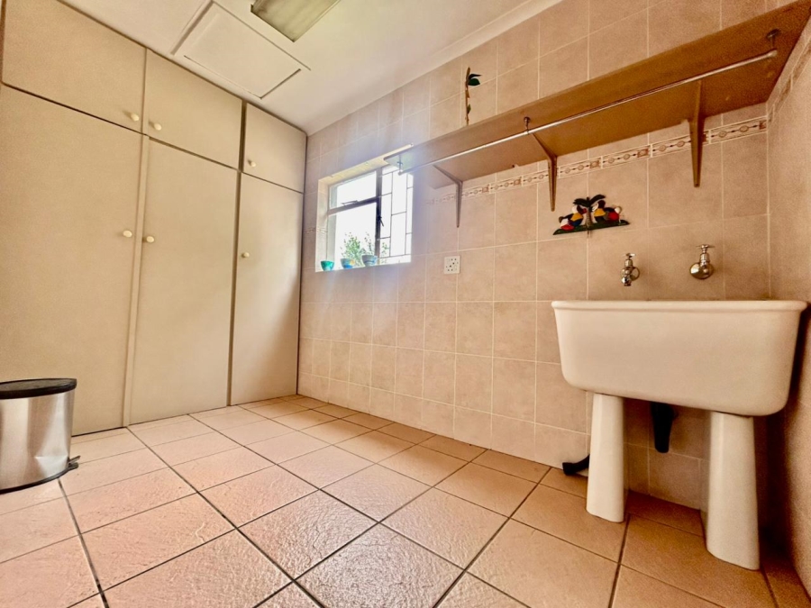 4 Bedroom Property for Sale in Huttenheights KwaZulu-Natal