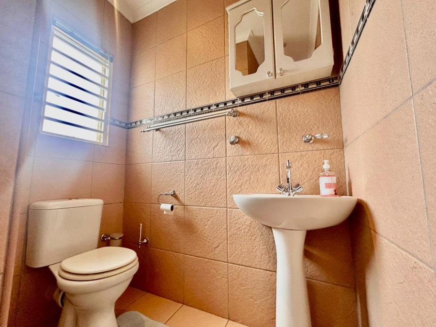 4 Bedroom Property for Sale in Huttenheights KwaZulu-Natal