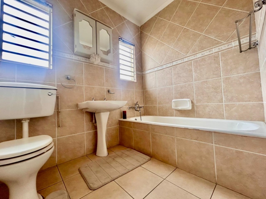 4 Bedroom Property for Sale in Huttenheights KwaZulu-Natal