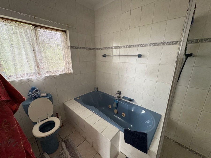 3 Bedroom Property for Sale in Umtentweni KwaZulu-Natal