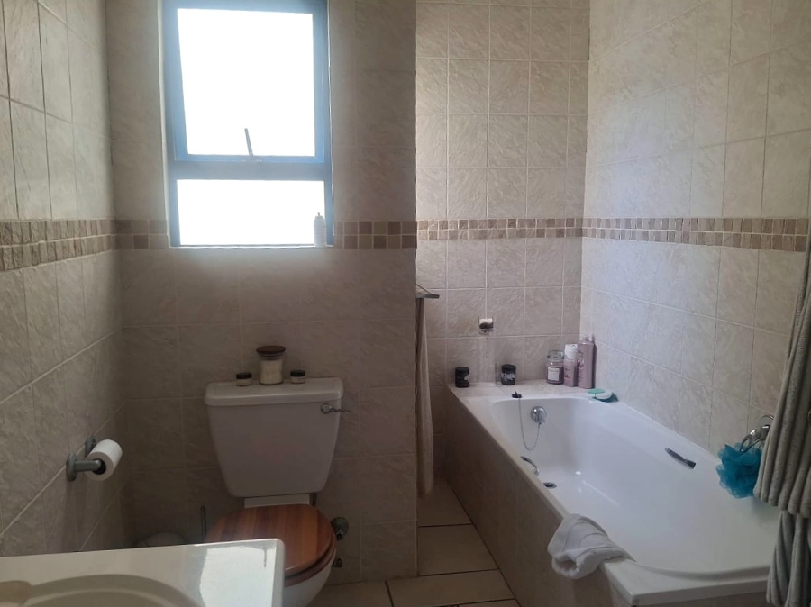 4 Bedroom Property for Sale in Uvongo KwaZulu-Natal