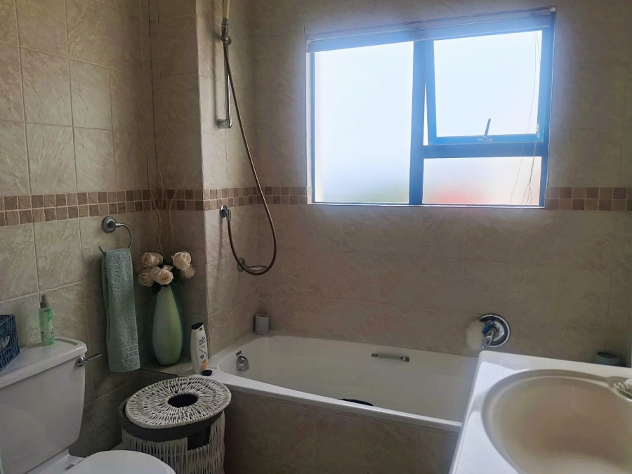 4 Bedroom Property for Sale in Uvongo KwaZulu-Natal