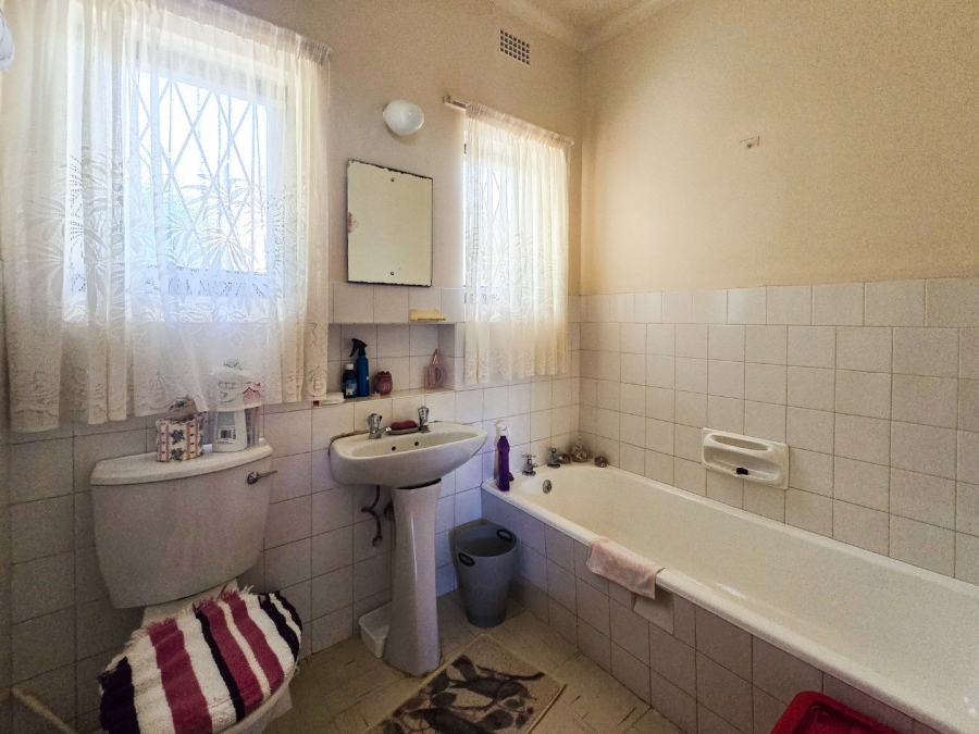 5 Bedroom Property for Sale in Shelly Beach KwaZulu-Natal