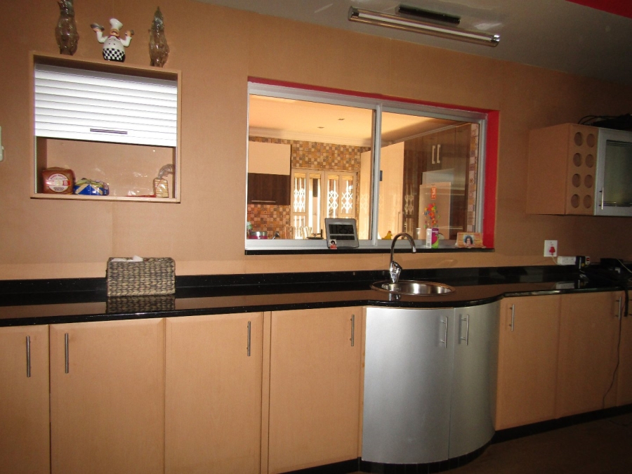 5 Bedroom Property for Sale in Signal Hill KwaZulu-Natal