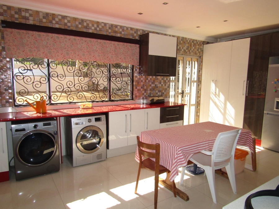 5 Bedroom Property for Sale in Signal Hill KwaZulu-Natal