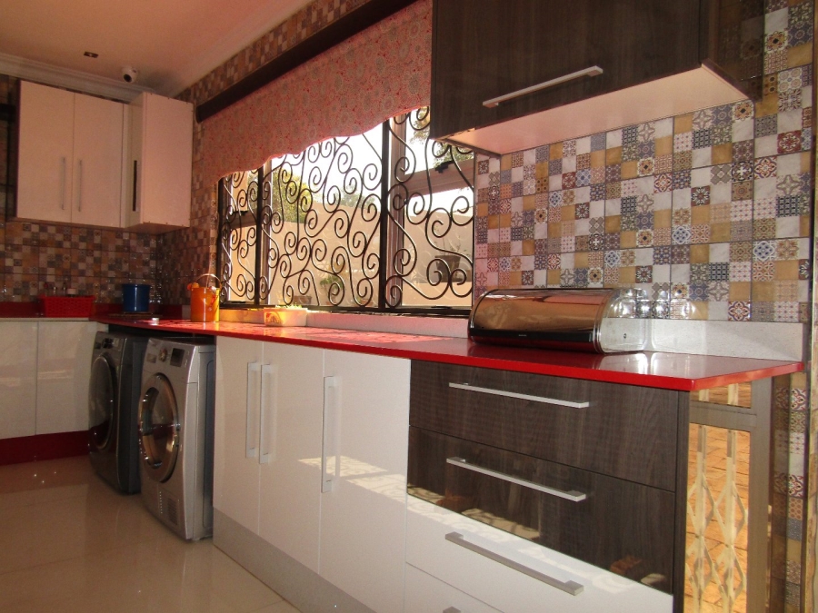 5 Bedroom Property for Sale in Signal Hill KwaZulu-Natal