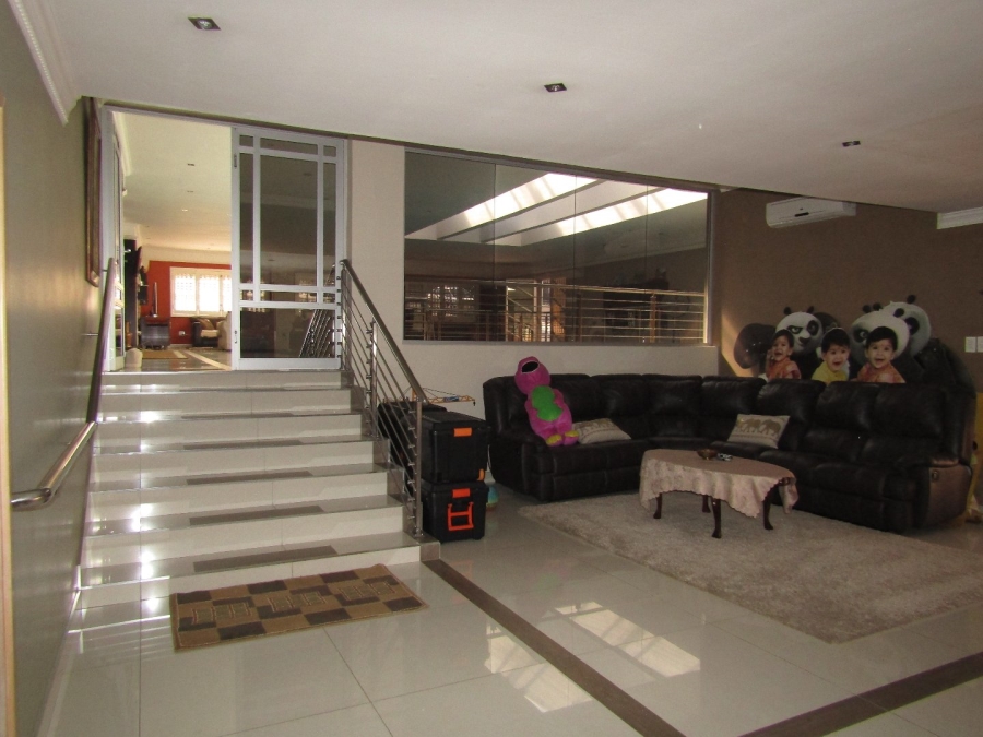 5 Bedroom Property for Sale in Signal Hill KwaZulu-Natal