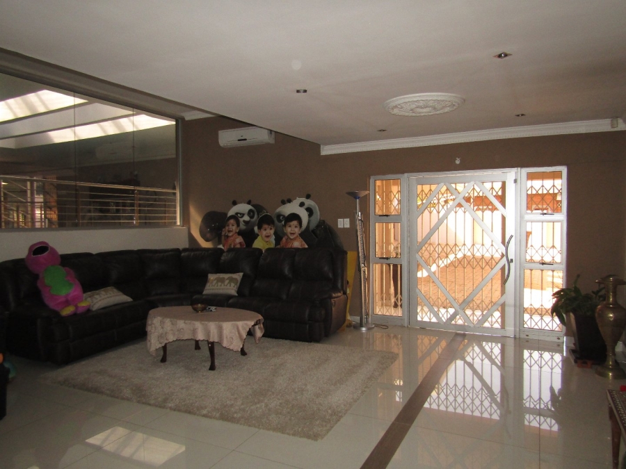 5 Bedroom Property for Sale in Signal Hill KwaZulu-Natal