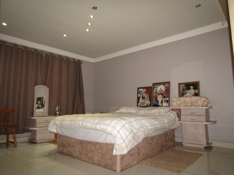 5 Bedroom Property for Sale in Signal Hill KwaZulu-Natal