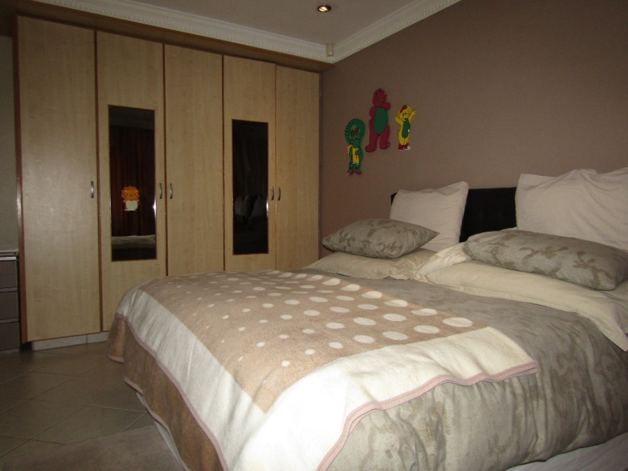 5 Bedroom Property for Sale in Signal Hill KwaZulu-Natal