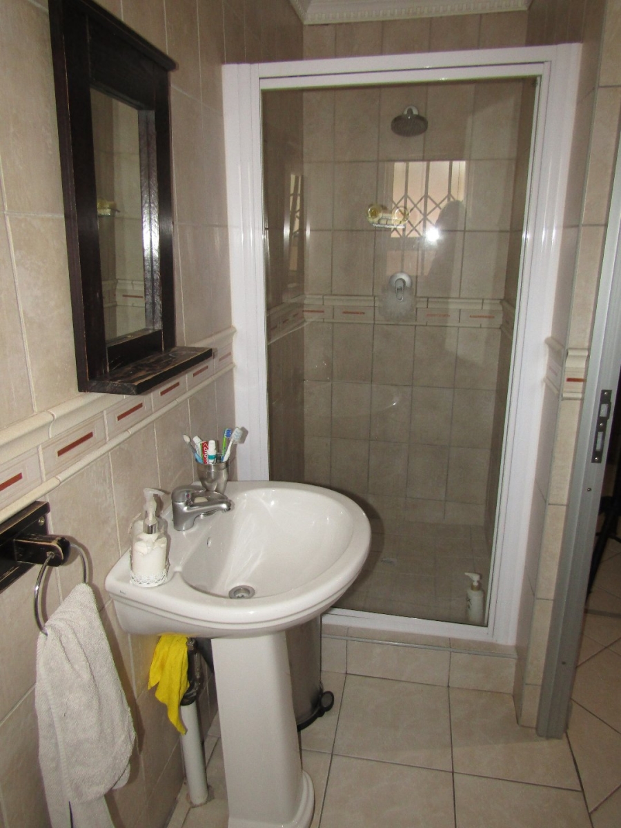 5 Bedroom Property for Sale in Signal Hill KwaZulu-Natal