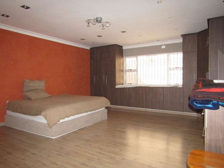 5 Bedroom Property for Sale in Signal Hill KwaZulu-Natal