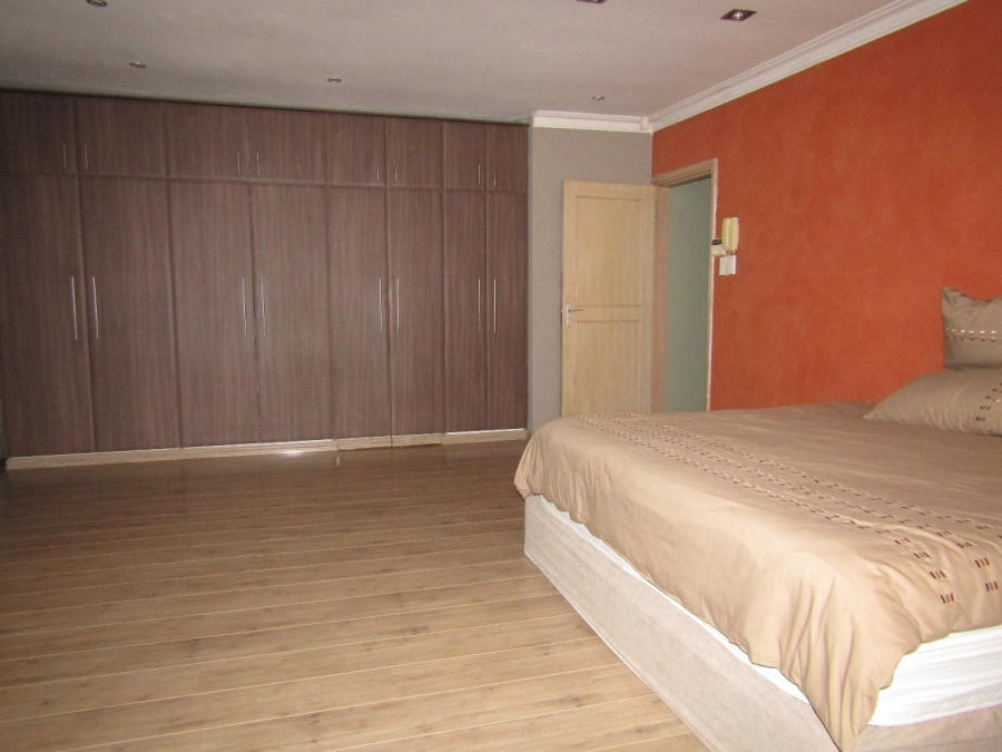 5 Bedroom Property for Sale in Signal Hill KwaZulu-Natal